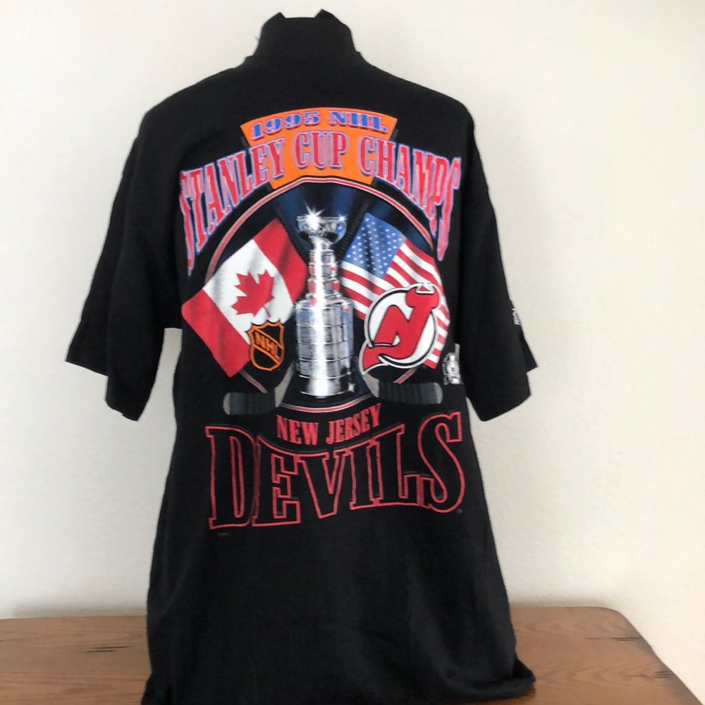 STARTER NJ Devils 1995 championship adult tee shirt.